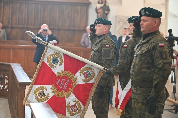 Strzegom. Odsłonięcie pomnika ofiar katastrofy smoleńskiej