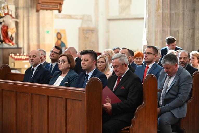 Strzegom. Odsłonięcie pomnika ofiar katastrofy smoleńskiej