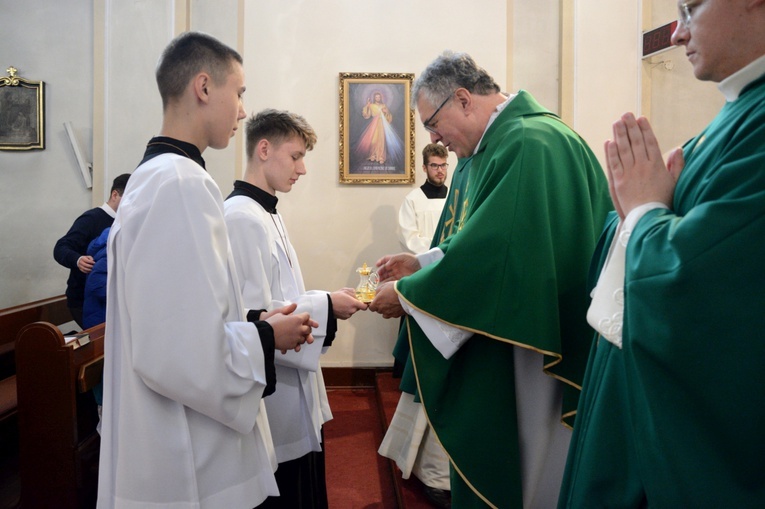 Wprowadzenie relikwii bł. Carla Acutisa do parafii katedralnej w Opolu