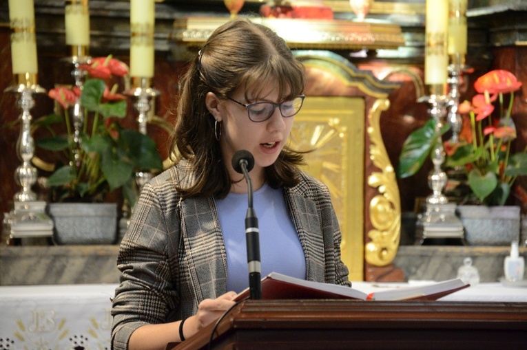Wprowadzenie relikwii bł. Carla Acutisa do parafii katedralnej w Opolu