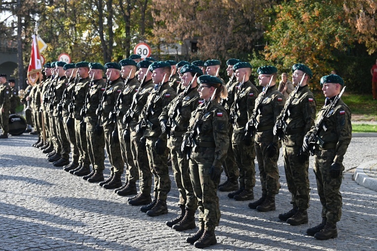 Strzegom. Odsłonięcie pomnika ofiar katastrofy smoleńskiej