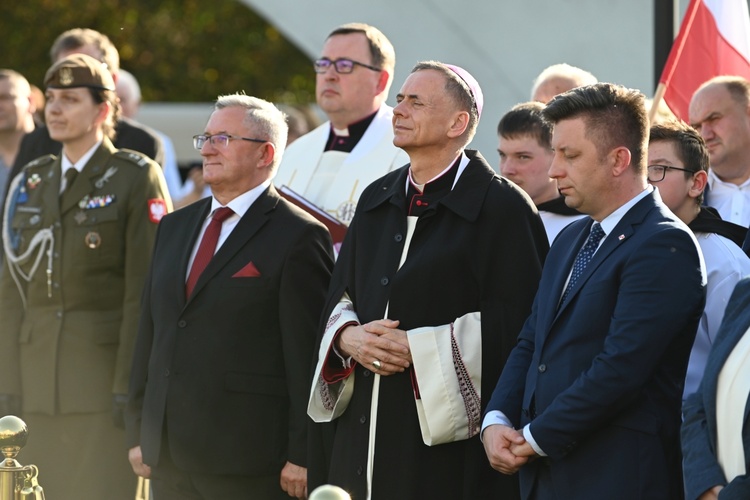 Strzegom. Odsłonięcie pomnika ofiar katastrofy smoleńskiej