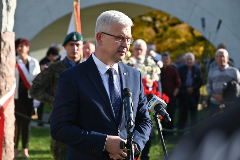 Strzegom. Odsłonięcie pomnika ofiar katastrofy smoleńskiej