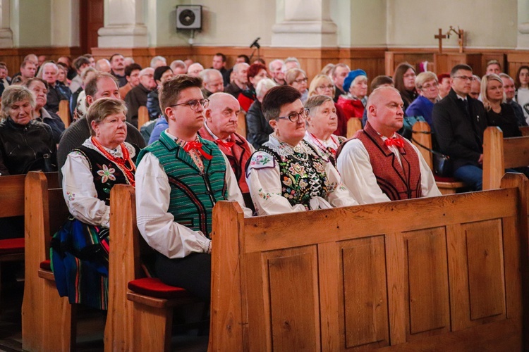 Rzeczyca. Przyznanie Medalu 75-lecia Misji Jana Karskiego ks. Henrykowi Linarcikowi