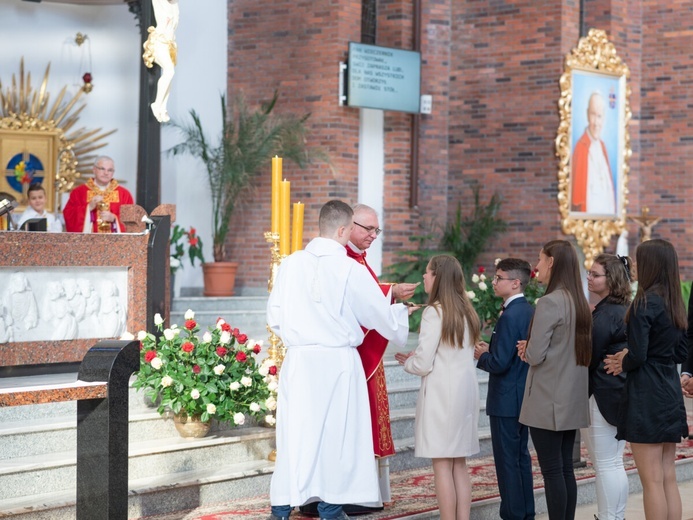 Świdnica. Bierzmowanie u NMP Królowej Polski