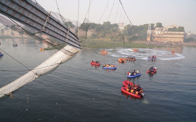 Indie: Do 132 wrosła liczba ofiar zawalenia się mostu w stanie Gudźarat
