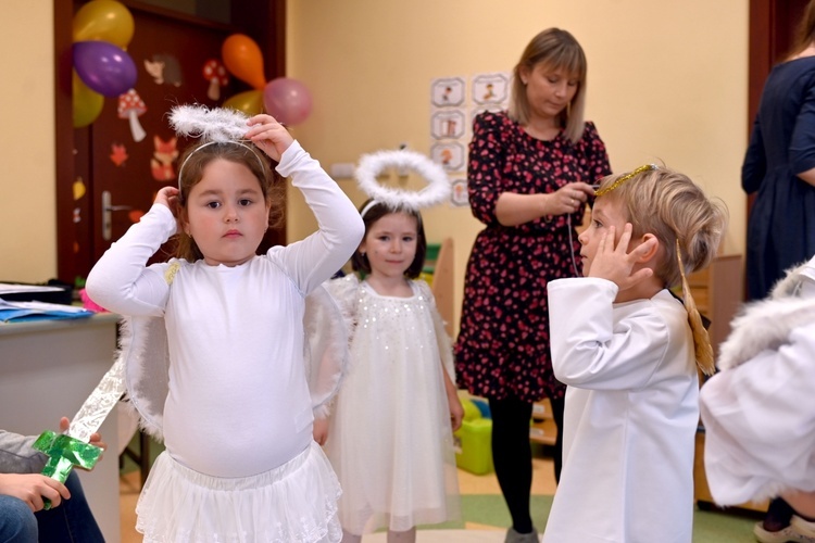 Święci w przedszkolu sióstr prezentek