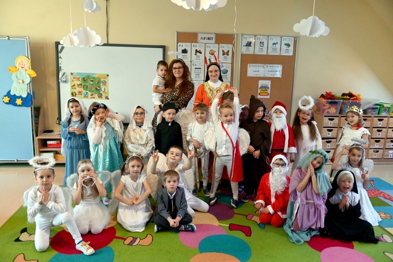 Święci w przedszkolu sióstr prezentek