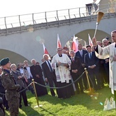 Strzegom. Odsłonięcie pomnika ofiar katastrofy smoleńskiej