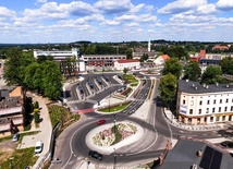 Mikołów. Nowy wiadukt kolejowy. Centrum przesiadkowe w pełni gotowe