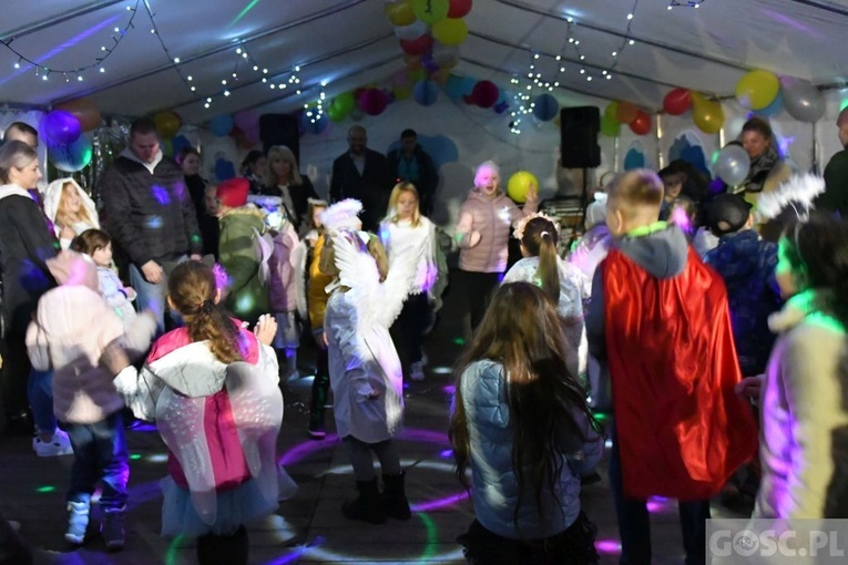 Świebodzin. Bal i Marsz Świętych ze Świętymi