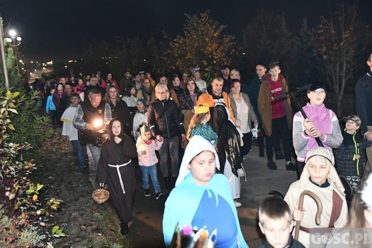 Świebodzin. Bal i Marsz Świętych ze Świętymi