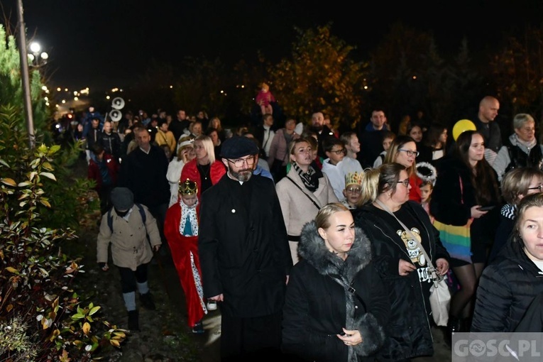 Świebodzin. Bal i Marsz Świętych ze Świętymi