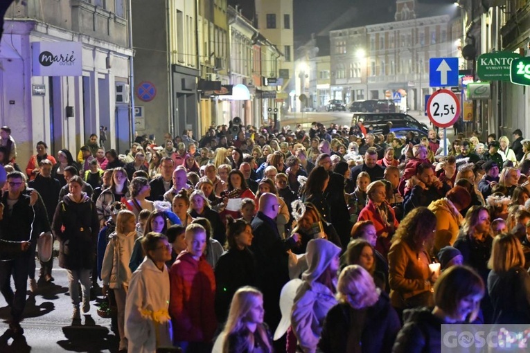 Świebodzin. Bal i Marsz Świętych ze Świętymi
