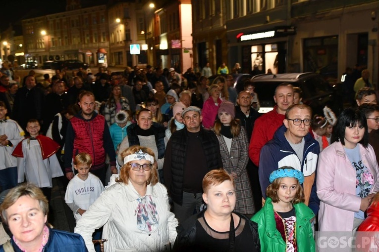 Świebodzin. Bal i Marsz Świętych ze Świętymi
