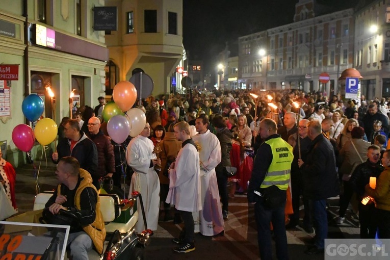 Świebodzin. Bal i Marsz Świętych ze Świętymi