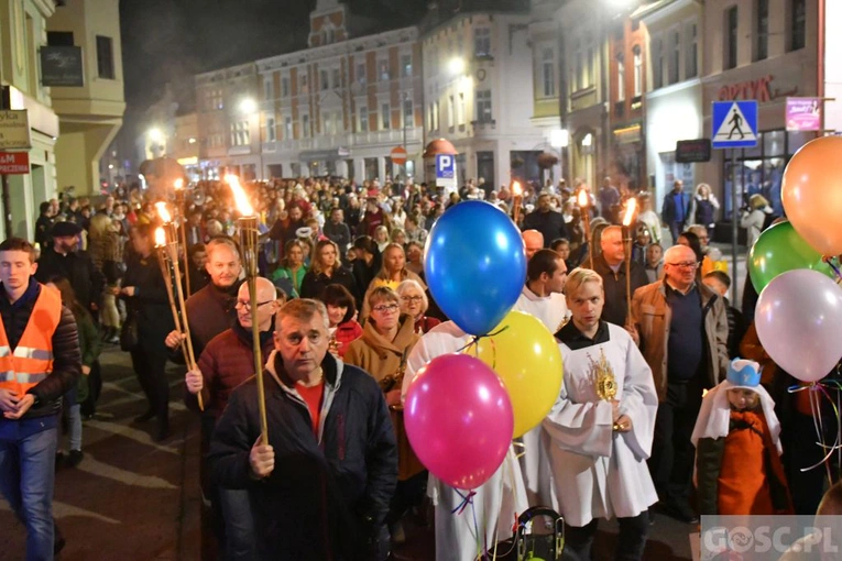 Świebodzin. Bal i Marsz Świętych ze Świętymi