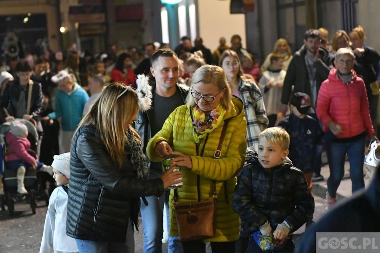 Świebodzin. Bal i Marsz Świętych ze Świętymi
