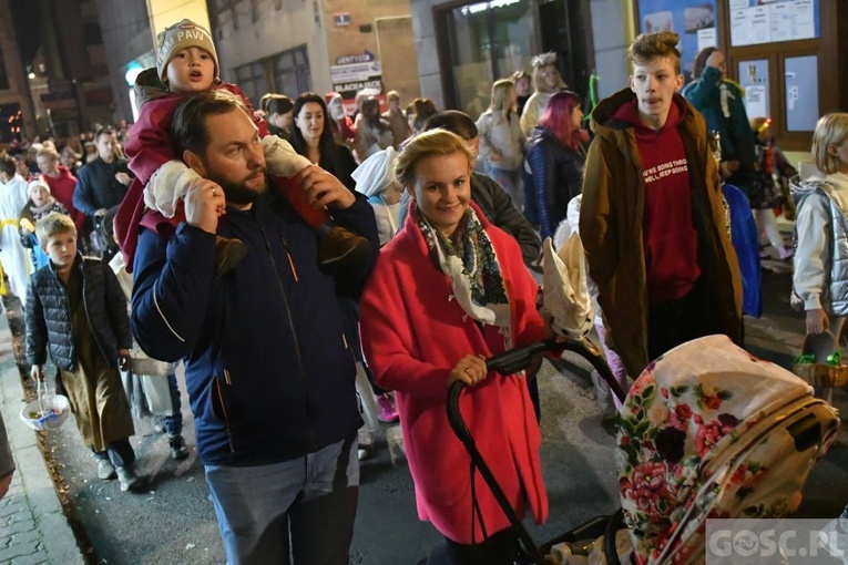 Świebodzin. Bal i Marsz Świętych ze Świętymi