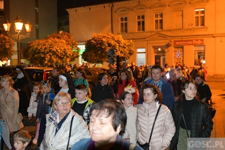 Świebodzin. Bal i Marsz Świętych ze Świętymi