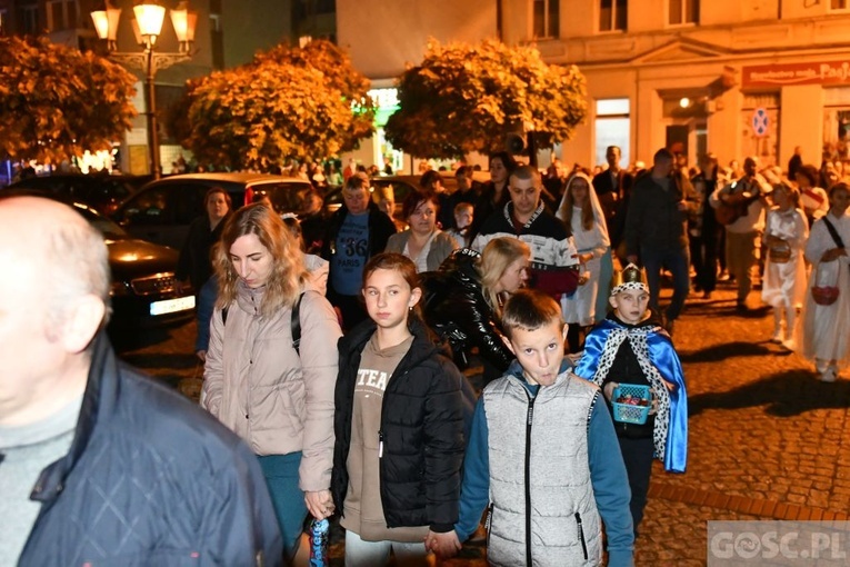 Świebodzin. Bal i Marsz Świętych ze Świętymi
