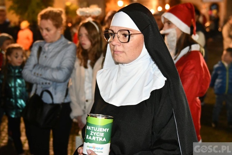 Świebodzin. Bal i Marsz Świętych ze Świętymi