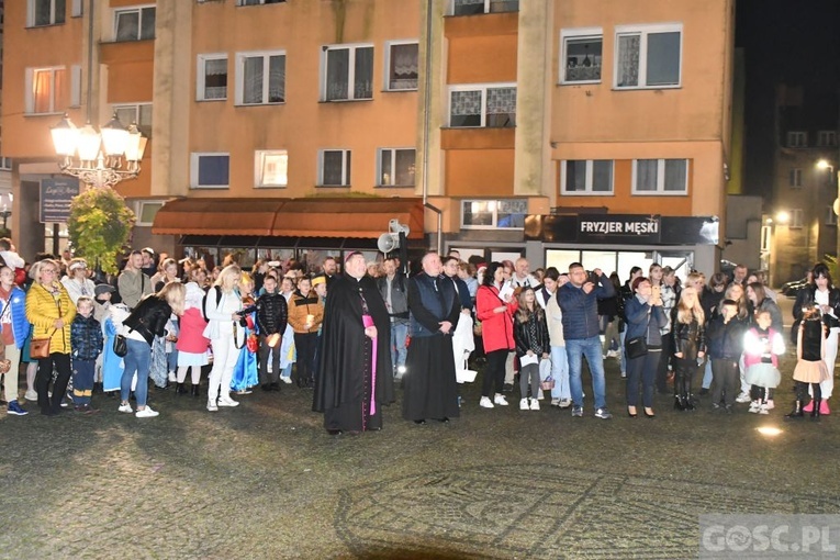 Świebodzin. Bal i Marsz Świętych ze Świętymi
