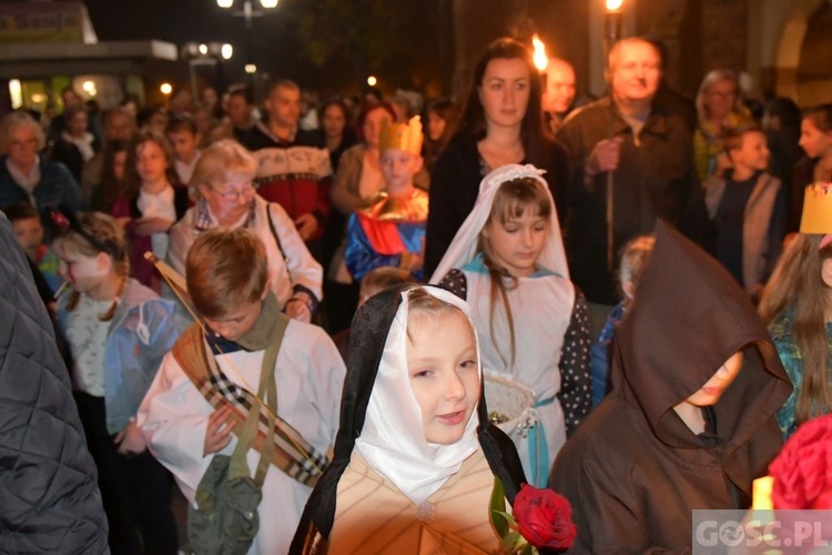 Świebodzin. Bal i Marsz Świętych ze Świętymi