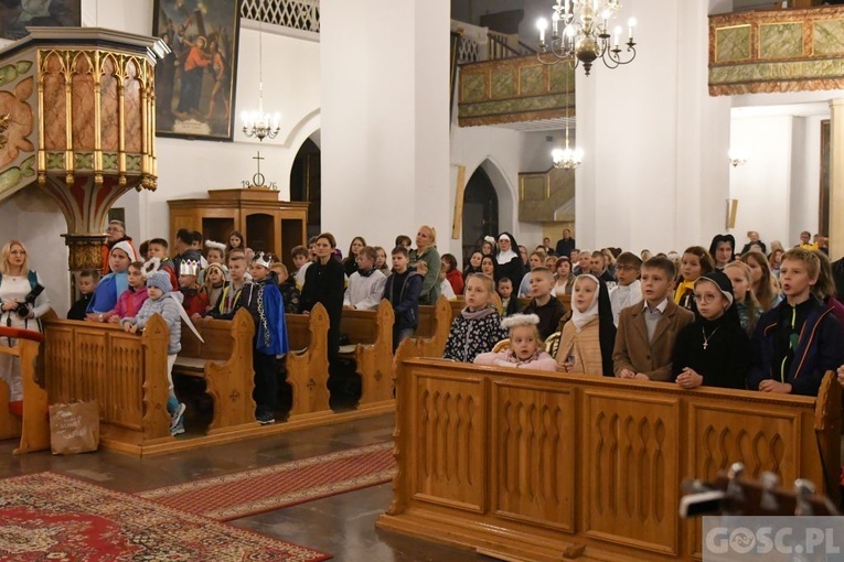Świebodzin. Bal i Marsz Świętych ze Świętymi