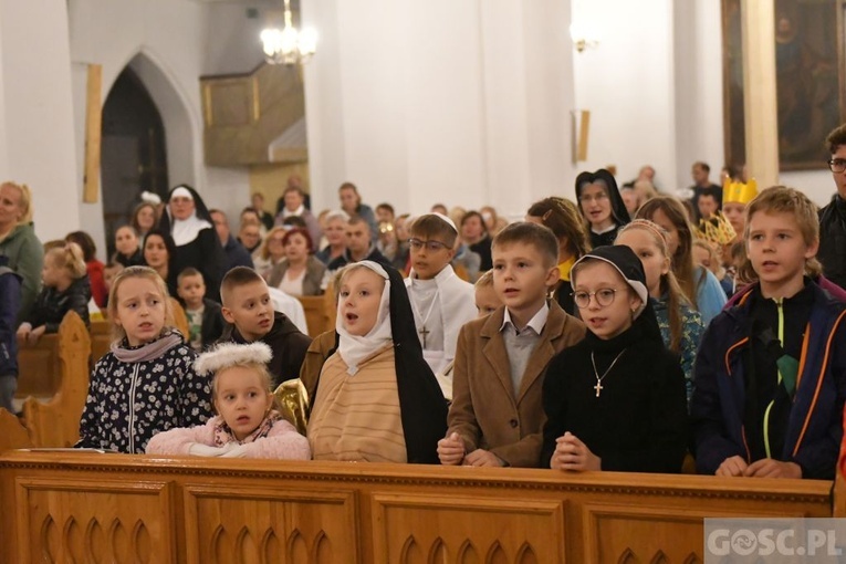 Świebodzin. Bal i Marsz Świętych ze Świętymi