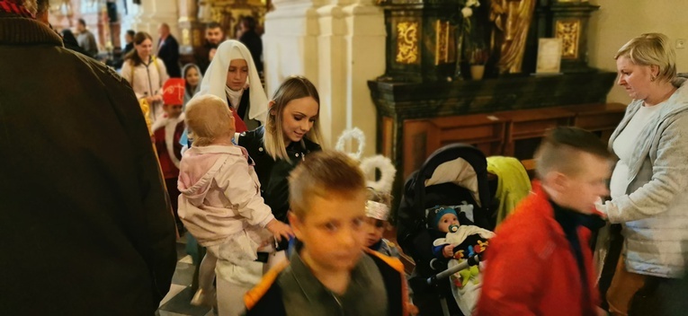 Bal Wszystkich Świętych w parafii pw. św. Karola Boromeusza w Wołowie