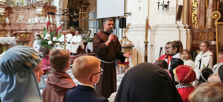 Bal Wszystkich Świętych w parafii pw. św. Karola Boromeusza w Wołowie