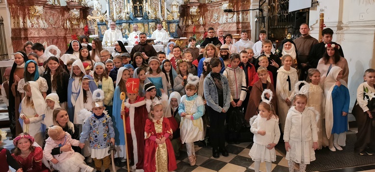 Bal Wszystkich Świętych w parafii pw. św. Karola Boromeusza w Wołowie