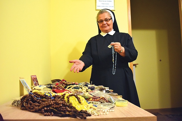 S. Anna Grząśko FDC z darami ofiarowanymi przez parafian.