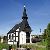 Najstarsza część budowli to dawna kaplica św. Jana Nepomucena z 1794 r. Ryglową nawę dobudowano po I wojnie światowej.