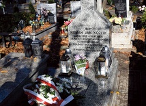 Bohater spoczywa na cmentarzu przy ul. Francuskiej – teraz przypomina o tym nagrobek.