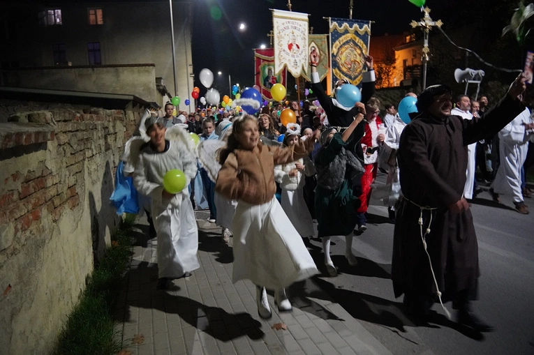 Marsz Wszystkich Świętych w Kątach Wrocławskich