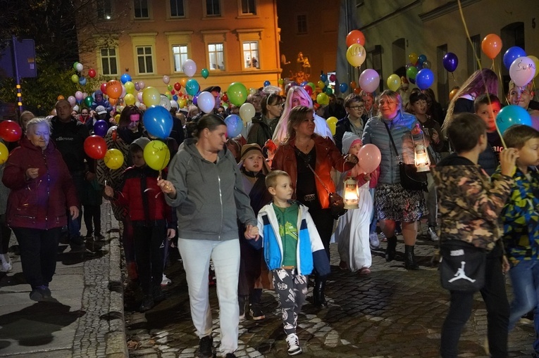 Marsz Wszystkich Świętych w Kątach Wrocławskich