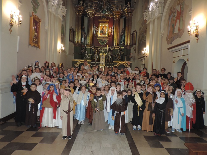 Bal wszystkich świętych w Borzęcinie