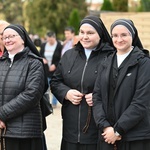 Świdnica. Modlitwa za zmarłych z bp. Markiem Mendykiem