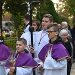 Świdnica. Modlitwa za zmarłych z bp. Markiem Mendykiem