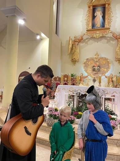 Pochód świętych w parafii pw. św. Maksymiliana Kolbe we Wrocławiu