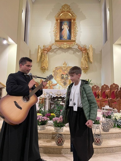 Pochód świętych w parafii pw. św. Maksymiliana Kolbe we Wrocławiu