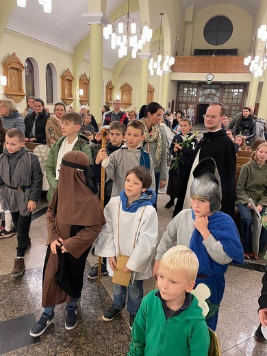 Pochód świętych w parafii pw. św. Maksymiliana Kolbe we Wrocławiu
