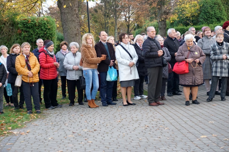 Nabożeństwo na cmentarzu Centralnym