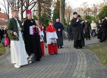 Nabożeństwo na cmentarzu Centralnym