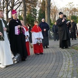 Nabożeństwo na cmentarzu Centralnym