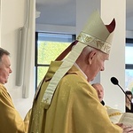 Bp Ignacy Dec odwiedził rodzinne groby