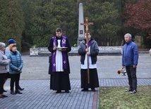 Modlitwą ogarniamy także tych, którzy tu spoczywają