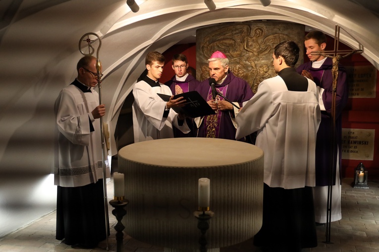 Modlitwa za zmarłych biskupów i kapłanów